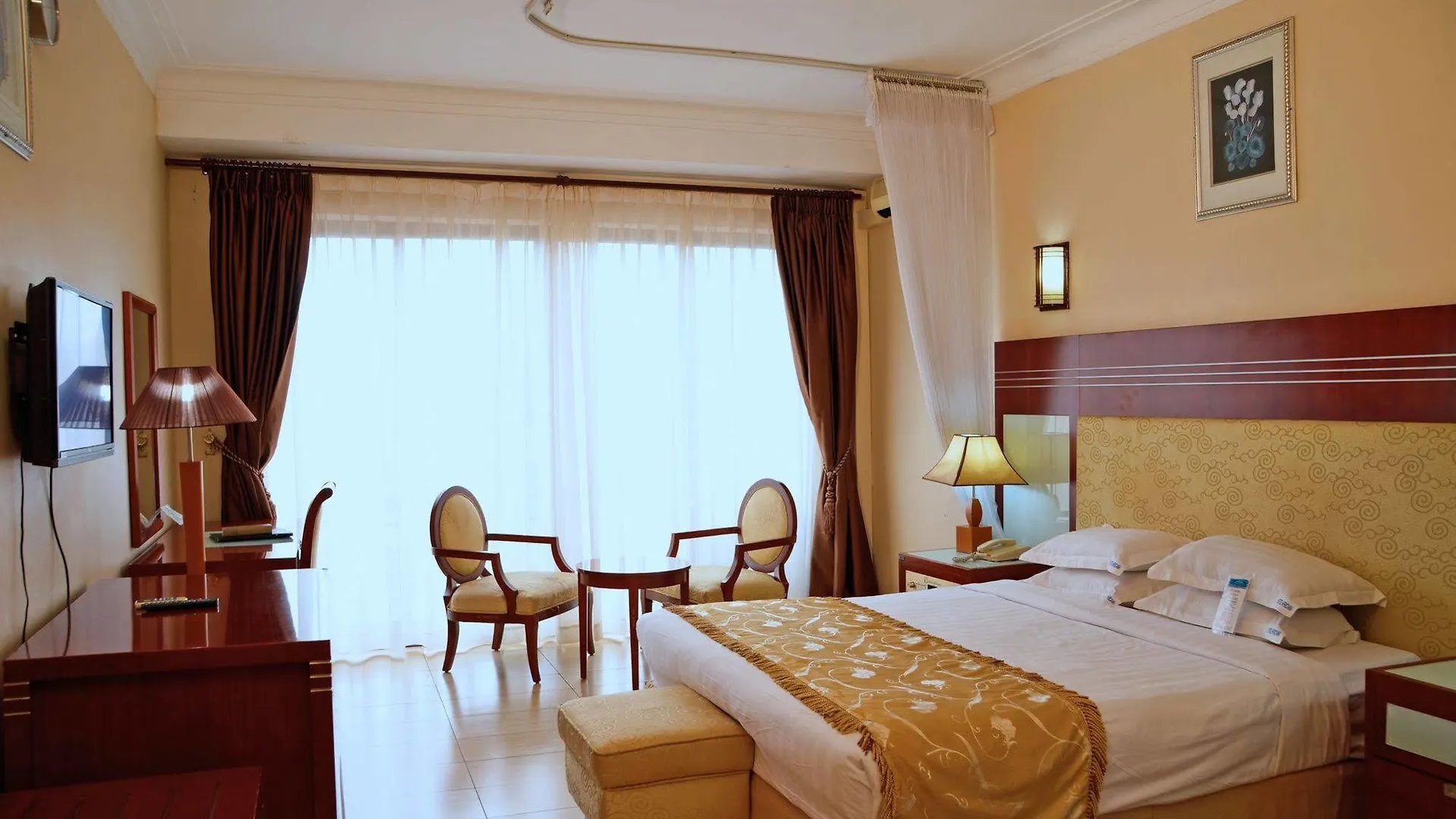 Hotel Africana Kampala 3*,